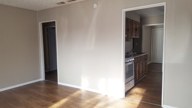 Building Photo - Single-story 4 bed 2 bath home for rent!