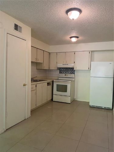 Building Photo - 9411 Goldenrod Rd