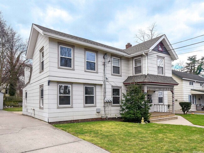 Building Photo - 12 2nd Ave