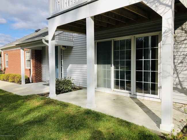 Building Photo - 135 Pierce Dr