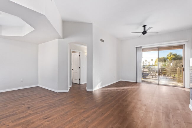 Beautiful two-story condo for rent in Cany... - Beautiful two-story condo for rent in Cany...