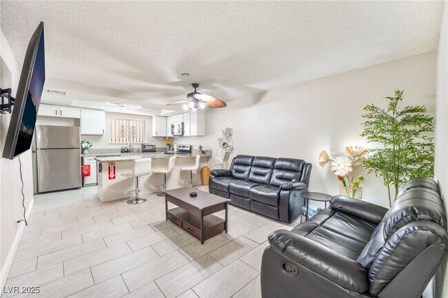 Foto del edificio - 4441 Rich Dr