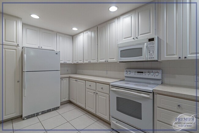 Foto del edificio - ***PET FRIENDLY ***GATED COMMUNITY ***CLOSE TO BEACHES AND COMMERCIAL CENTERS***BONITA BEACH ROAD***