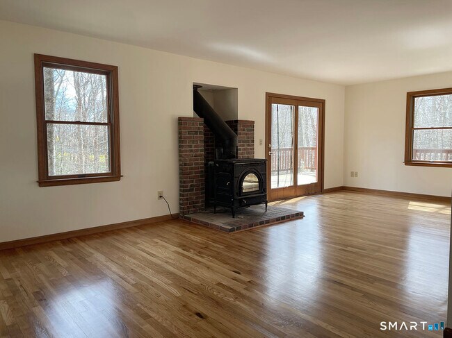 Foto del edificio - 1315 Purchase Brook Rd
