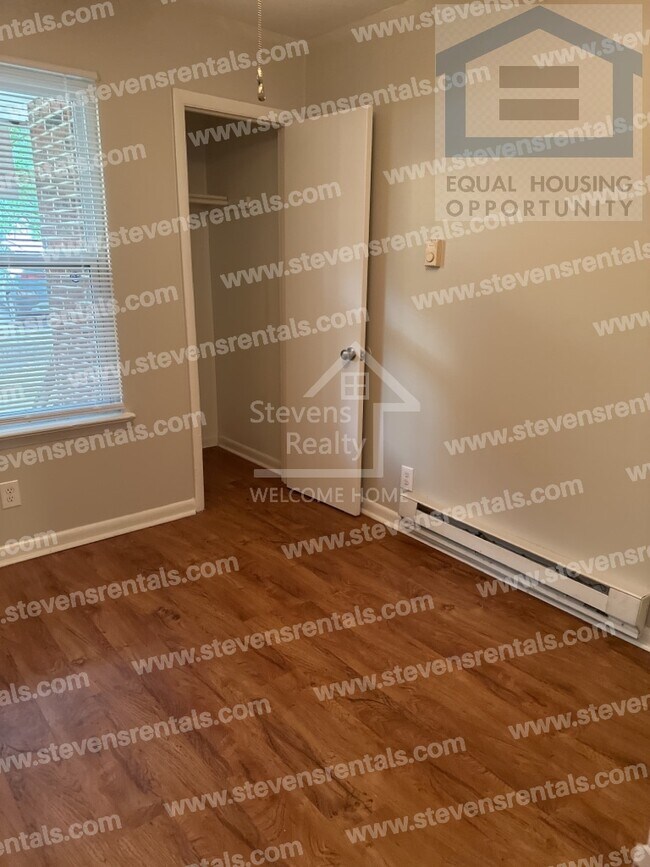 Foto del edificio - 165 Glenwood Dr