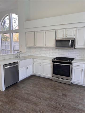Foto del edificio - 5718 Willowbrook Dr
