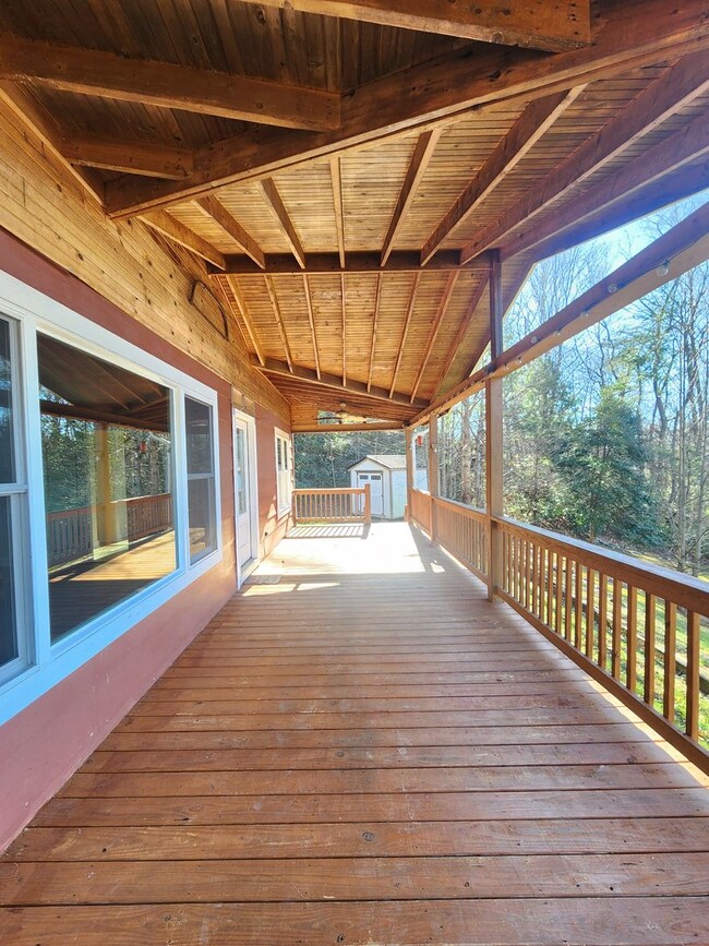 Building Photo - Well Maintained Swannanoa Rental! 2 BEDROO...