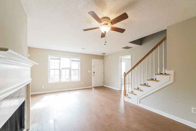 Foto del edificio - 11081 Knotty Pine Pl