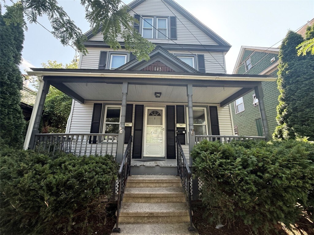 Primary Photo - 143 Harrison St