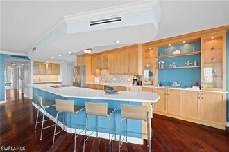 Building Photo - 250 Park Shore Dr