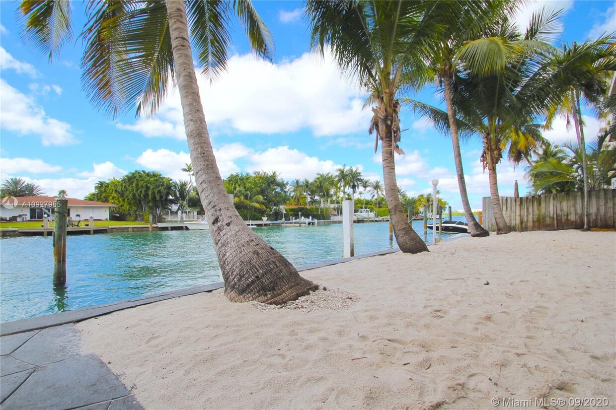 10082 W Bay Harbor Dr Unit 6, Bay Harbor Islands, FL 33154 Apartment