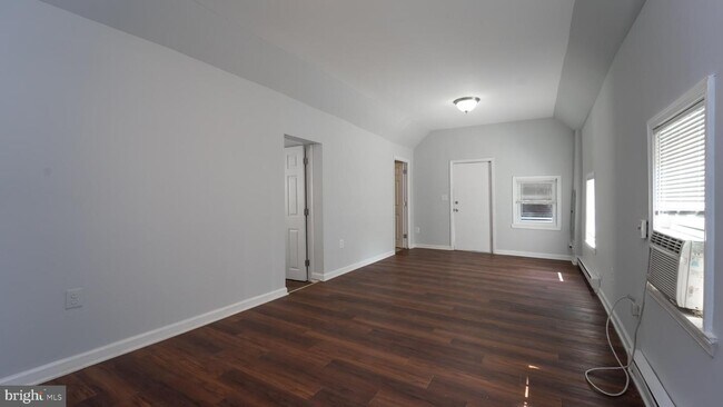 Foto del edificio - 310 Elmleaf Ave