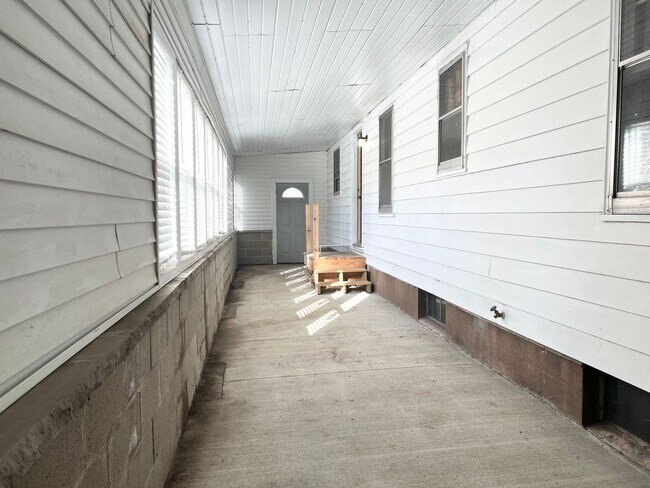 Foto del edificio - Attached Garage 3 Bed 2 Bath