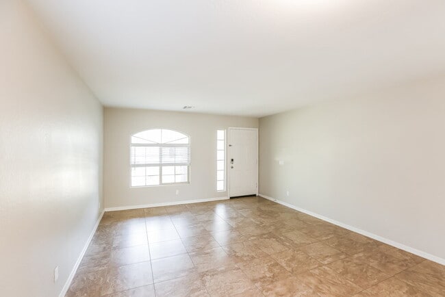 Building Photo - 3007 W La Salle St