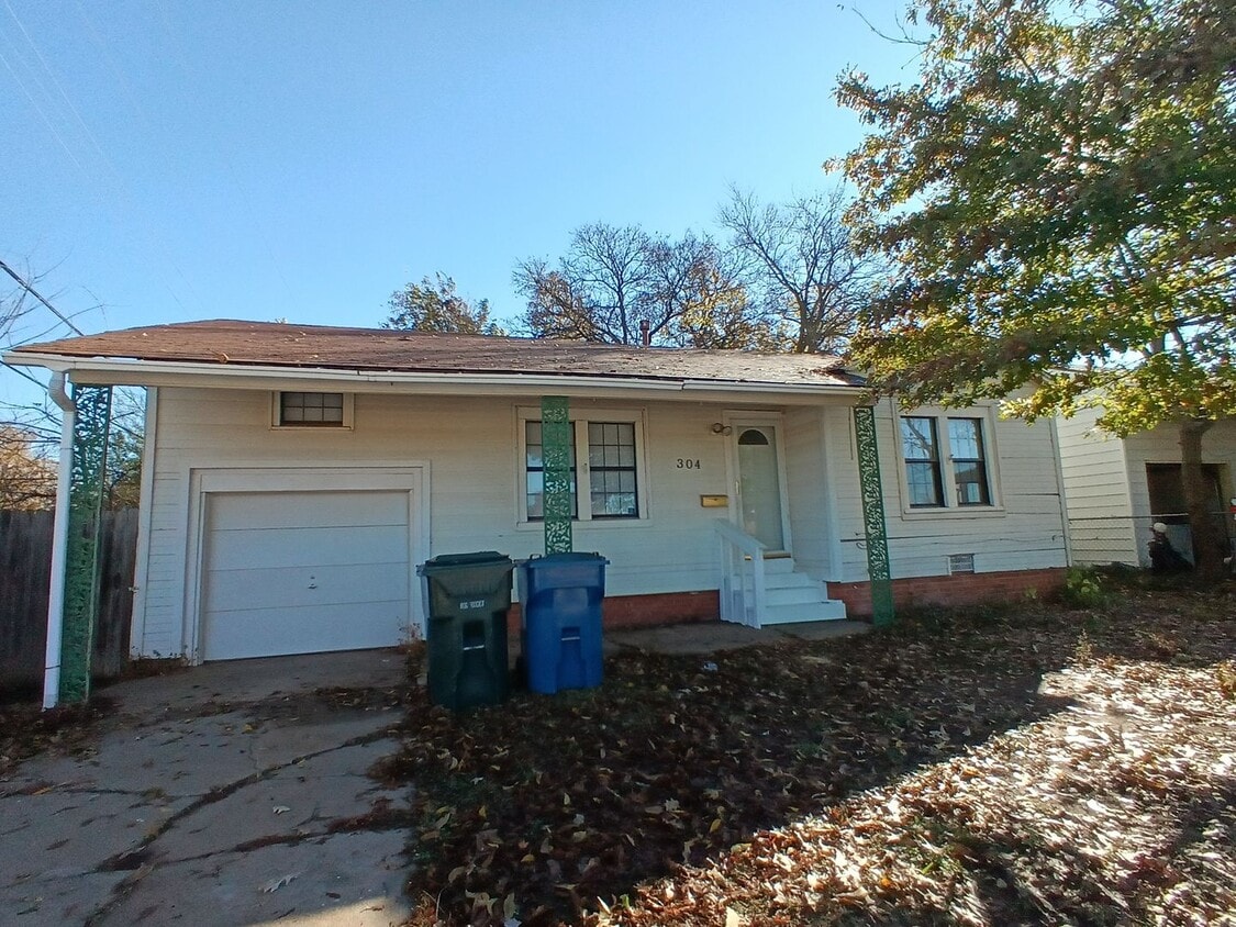 Primary Photo - Tinker Close! FIRST FULL MONTH FREE