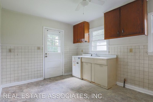 Foto del edificio - 3 br, 1.5 bath House - 217 Cook Road
