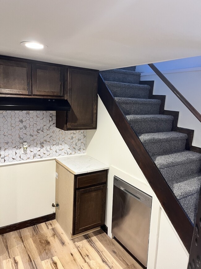 Building Photo - 190 Davenport St