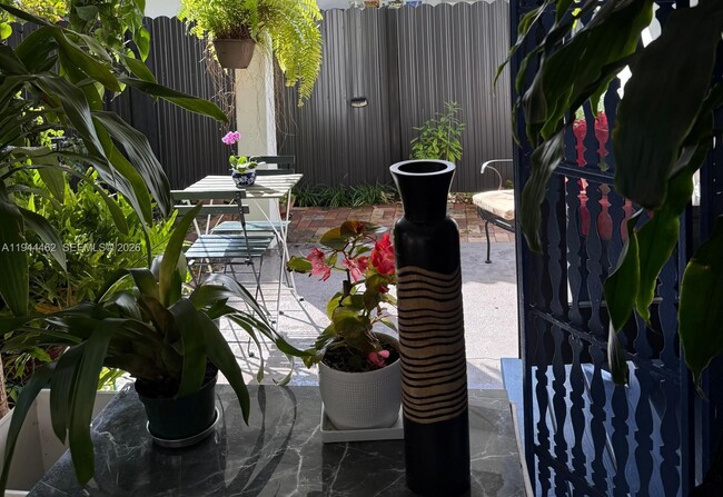 Building Photo - 41 SW 31st Ct