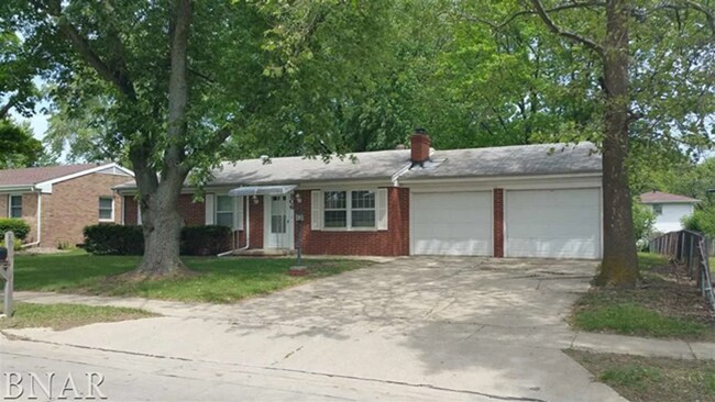 Building Photo - 806 S. Cottage