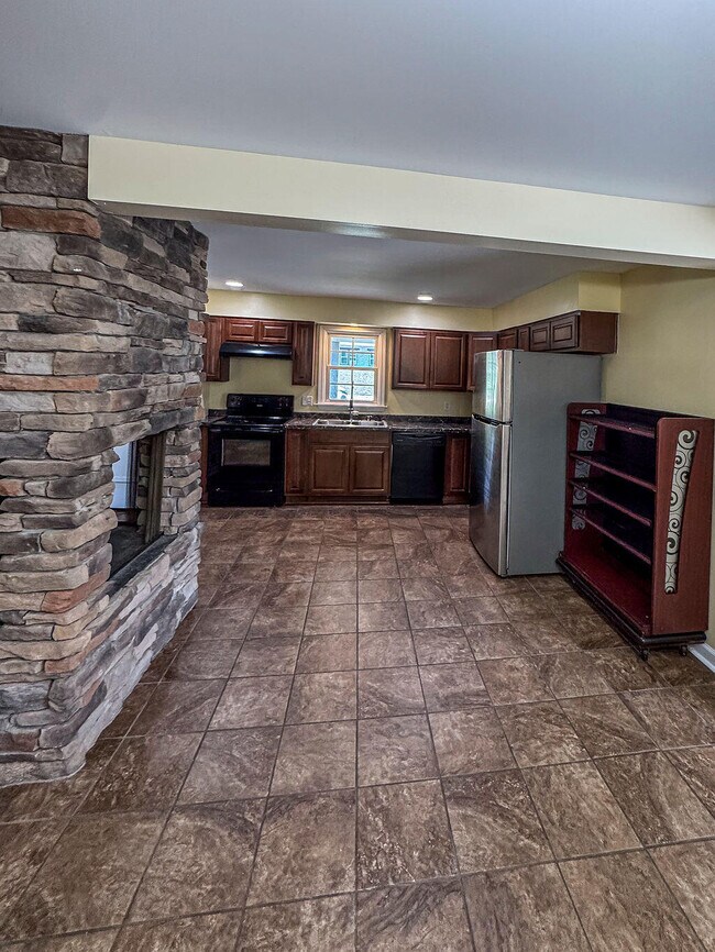 Building Photo - 3507 Susan Lewis Dr