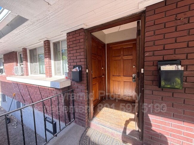Building Photo - 1148 24th St
