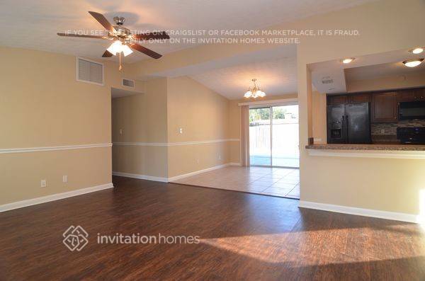 Foto principal - 8781 78th Ave N