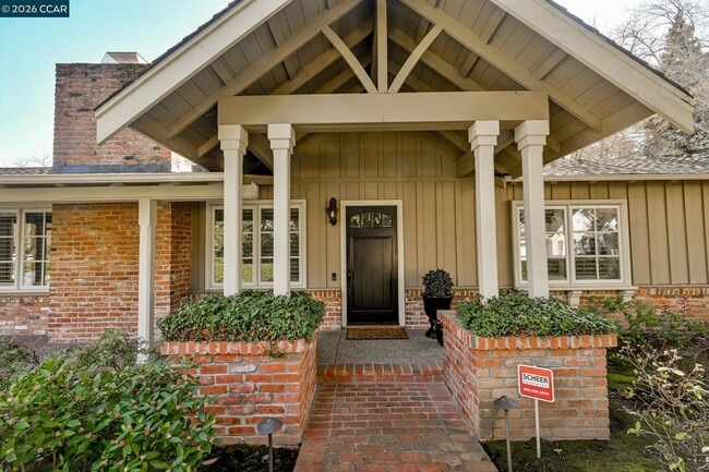 Building Photo - 161 La Serena Ave