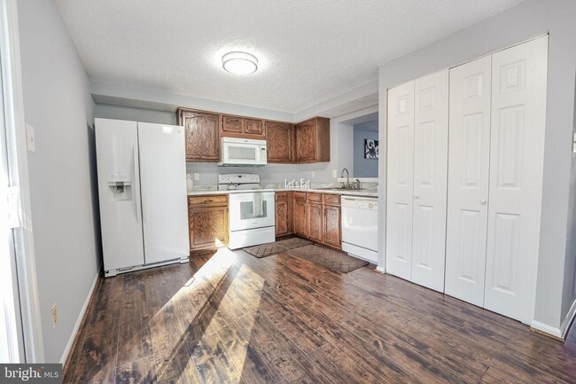 Photo - 4711 Hersand Ct Townhome