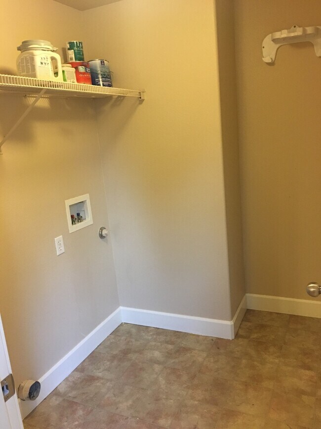 Foto del edificio - Single level home in Foxborough!