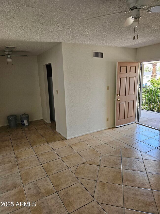 Foto del edificio - 1345 E Campbell Ave