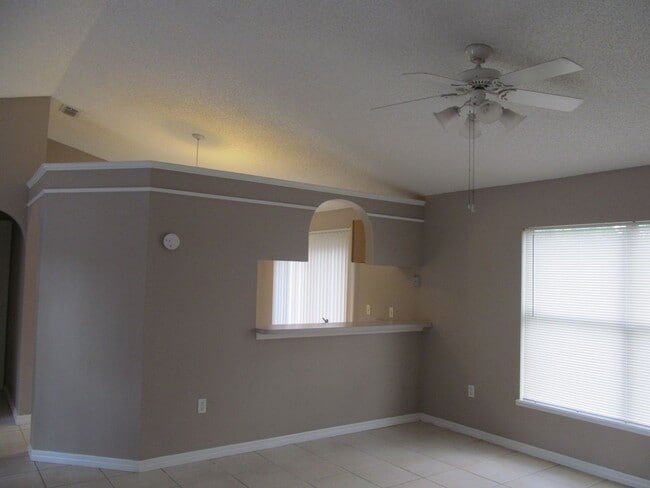 Building Photo - UCF Area - 1 bedroom