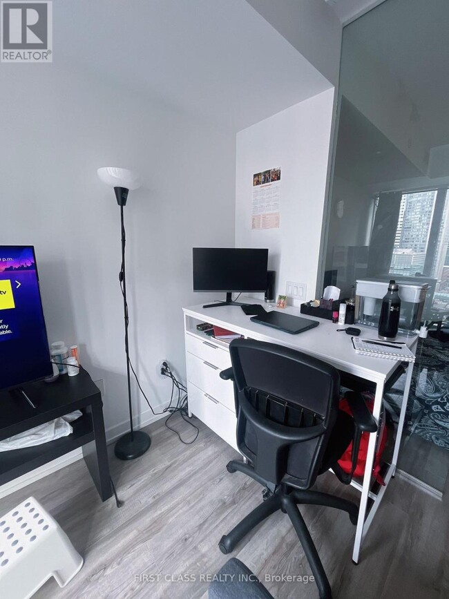 Photo du bâtiment - 77 Shuter St