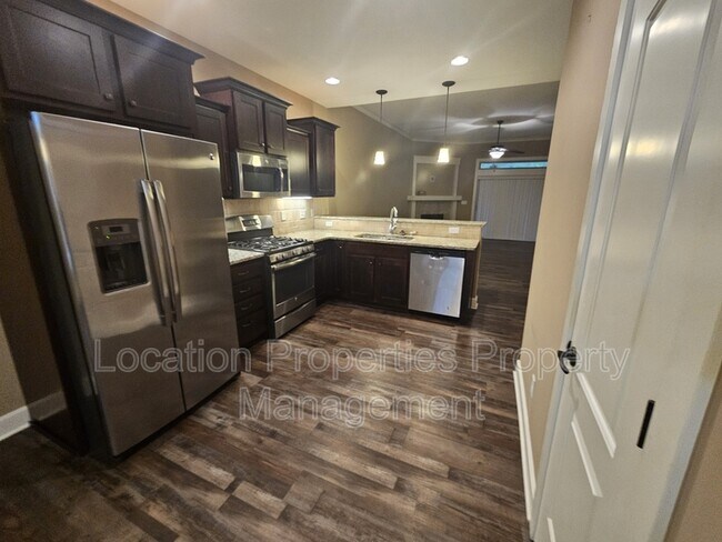 Foto del edificio - 5742 Chimney Rocks Cir