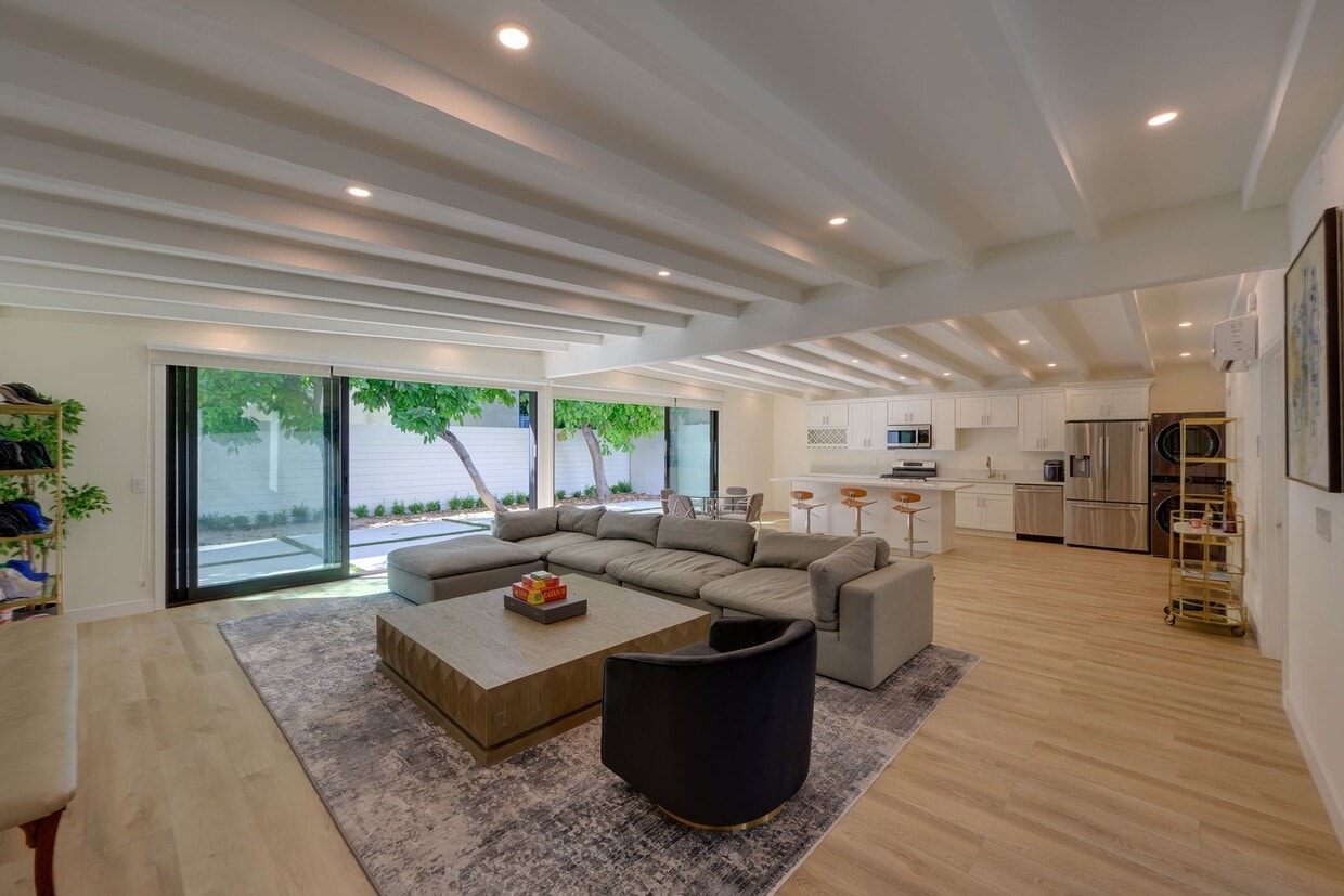 Westbourne Apartment for Rent in West Hollywood, CA