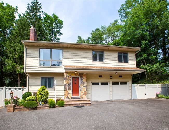Building Photo - 201 Woodbury Rd