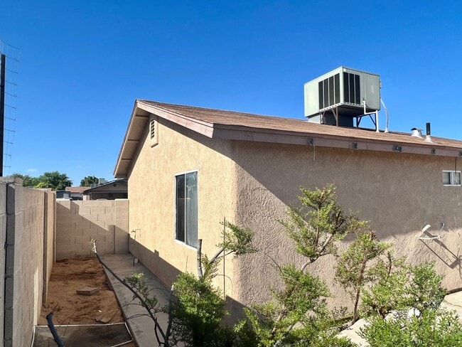 Building Photo - Two Bedroom San Luis Home with Fenced Back Yard