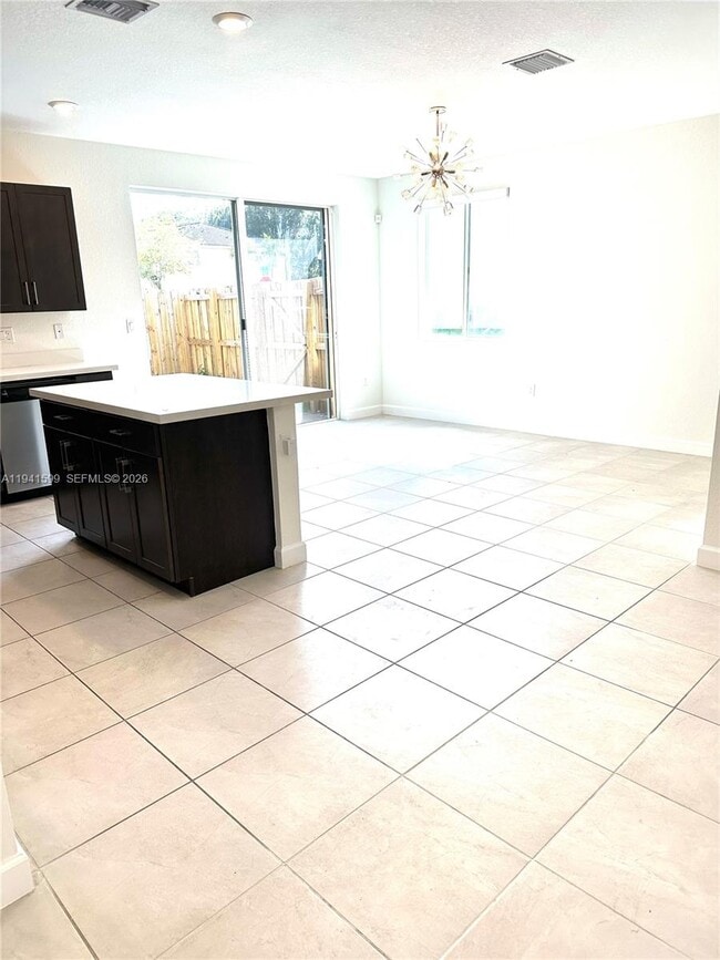 Foto del edificio - 2418 SE 10th St