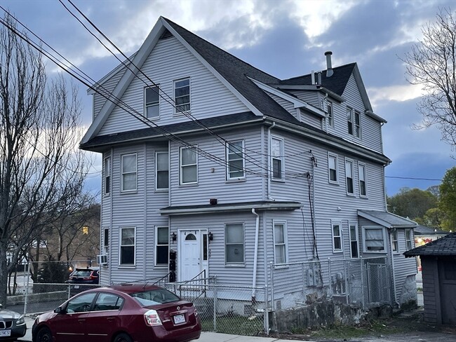 Building Photo - 6 Beacon St