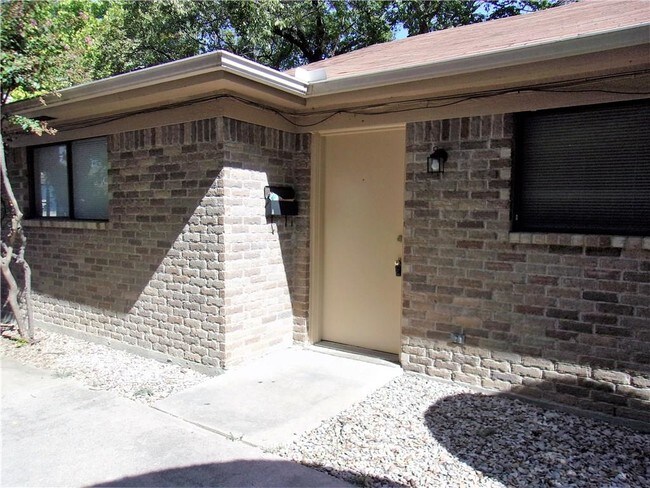 Building Photo - 106 Priddy Ln