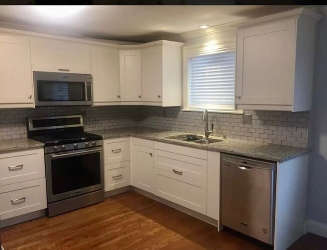 Kitchen - 6870 N Northwest Hwy