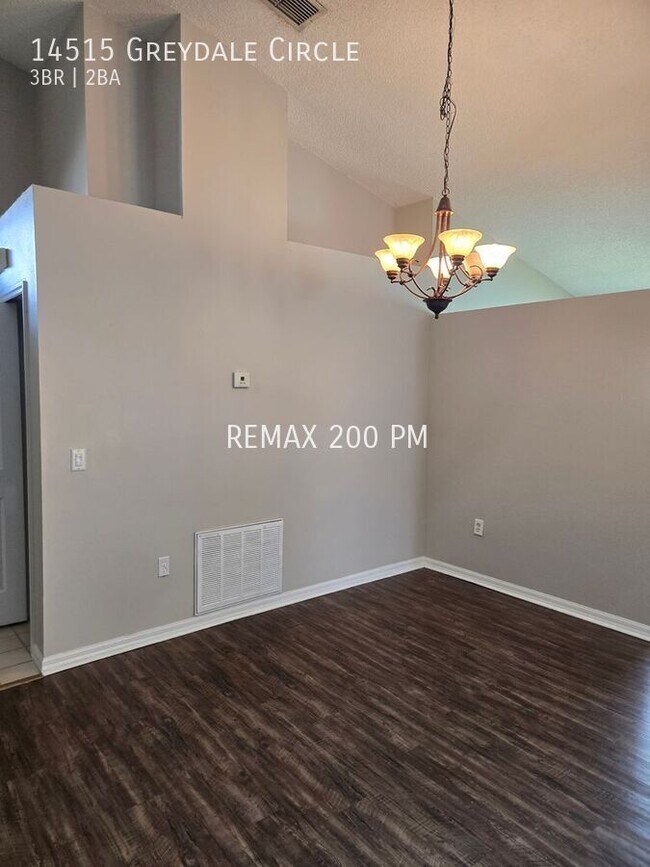 Foto del edificio - 14515 Greydale Cir
