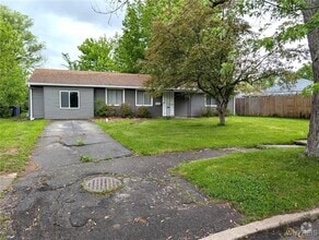 Building Photo - 116 Campus Dr N