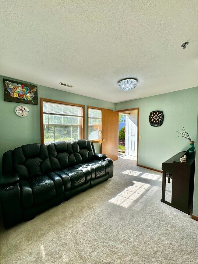 Foto del edificio - 367 Kristin Ct E