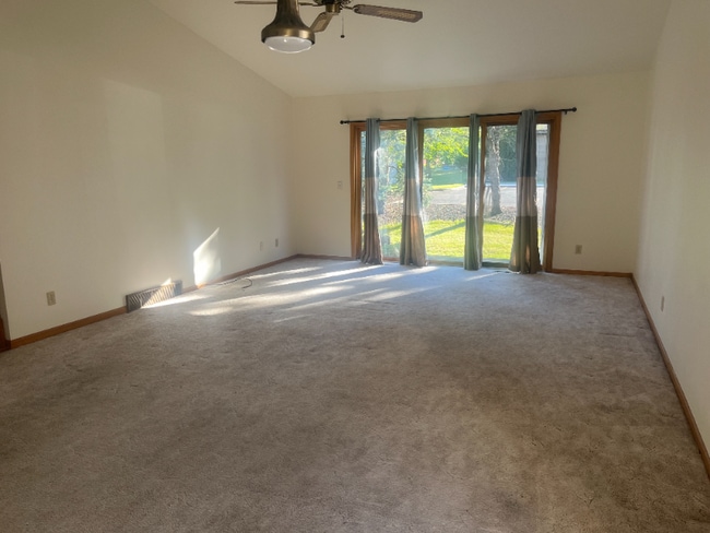 Building Photo - 1426 Temple Cir