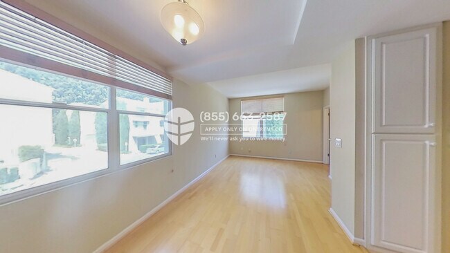 Building Photo - 334 Dunsmuir Terrace