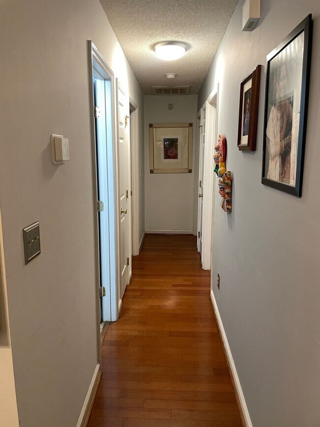 Foto del edificio - 3 BED, 2 BATH FULLY FURNISHED HOME! $1,600...