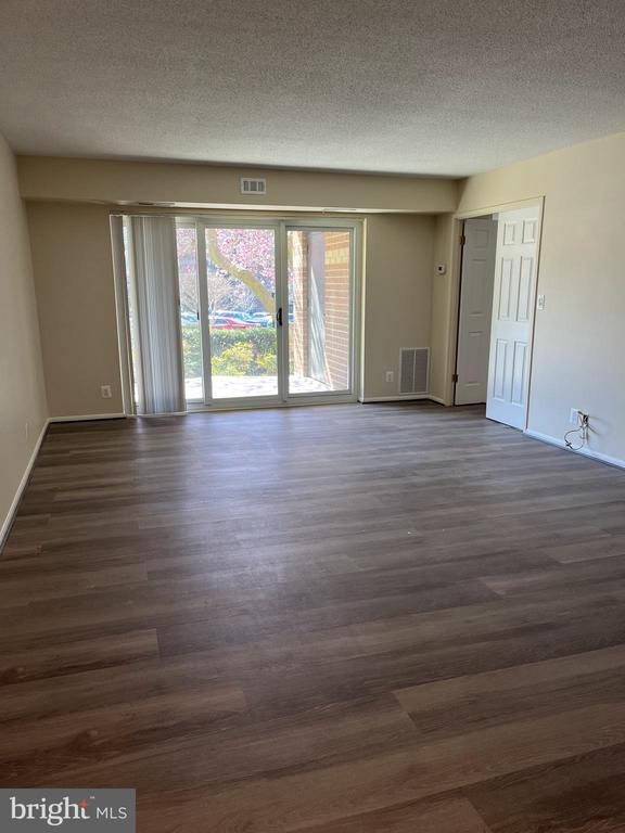 Foto del edificio - 8350 Greensboro Dr