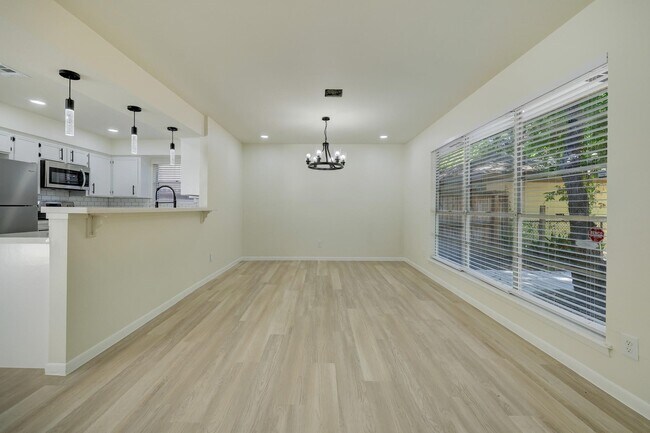 Building Photo - 5519 Sheraton Oaks Dr