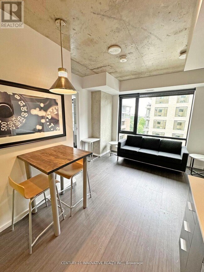 Photo du bâtiment - 105 Champagne Ave S