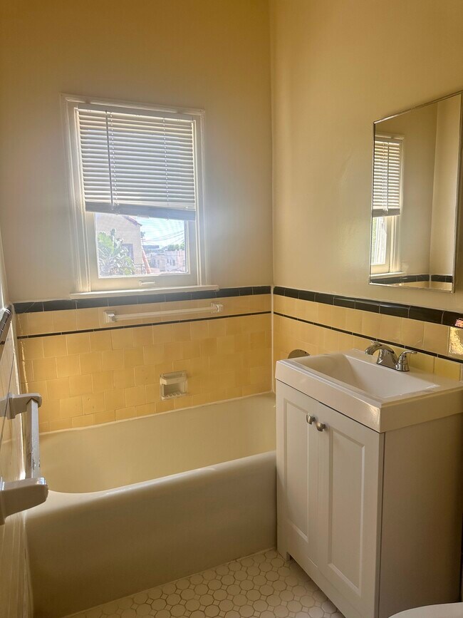 Baño (1) - 501 N Spaulding Ave